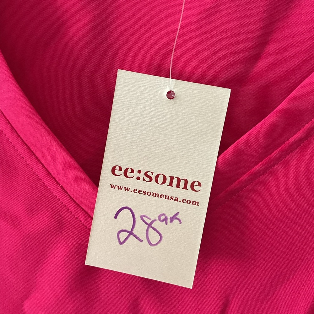 Eesome Fuchsia V-Neck Short Sleeve Tee - Picture 3 of 5